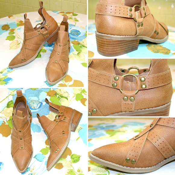 Edgy Studded Harness Pointy Toe Ankle Boot NIB - Picture 6 of 8